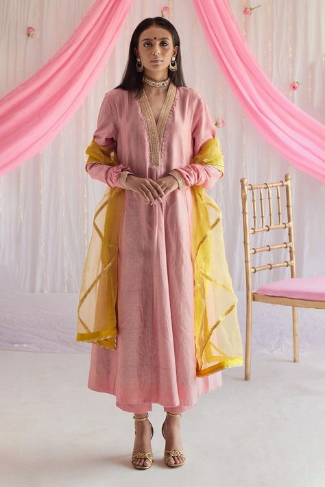 Organza Dupatta, Embroidered Neckline, Kurta With Pants, Fashion App, Silk Velvet, Pant Set, Indian Design, Set For Women, Festival Wear