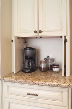 Kabinet Dapur, Kitchen Decorating, Kitchen Redo, Kitchen Reno, Counter Tops, Updated Kitchen, Kitchen Remodel Idea, Kitchen Makeover, Kitchen Pantry