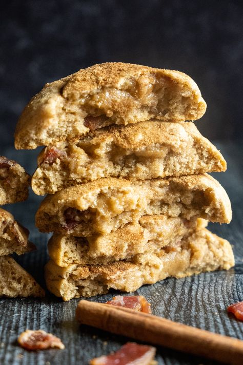 I have sadly never tried Levain Bakery cookies, but I've been seeing copycat recipes all over the internet for the past several years, and I finally Levain Bakery Cookies, Maple Bacon Cookies, Copycat Cookies, Bacon Cookies, Maple Cookies, Maple Syrup Recipes, Bakery Cookies, Levain Bakery, Seasonal Desserts