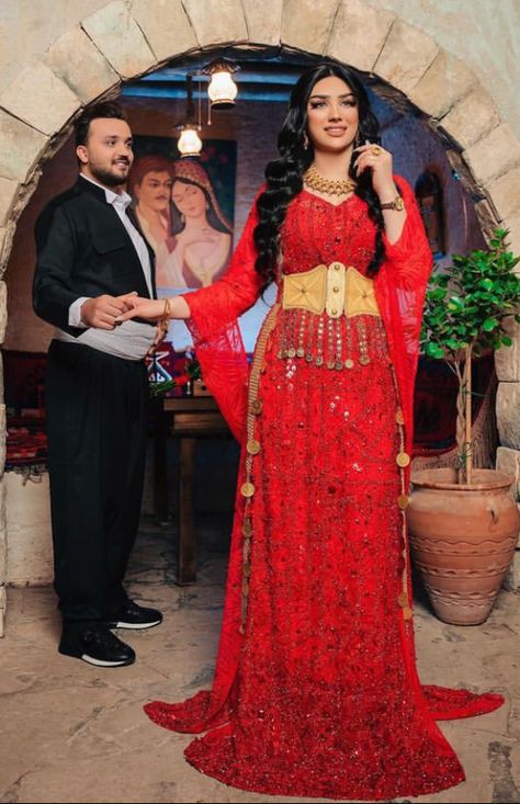 Red Kurdish Dress, Kurdish Wedding, Event Dresses Classy, Nikkah Outfit, Kurdish Dress, Henna Night, Afghan Dresses, Ethnic Outfits, Bride Look