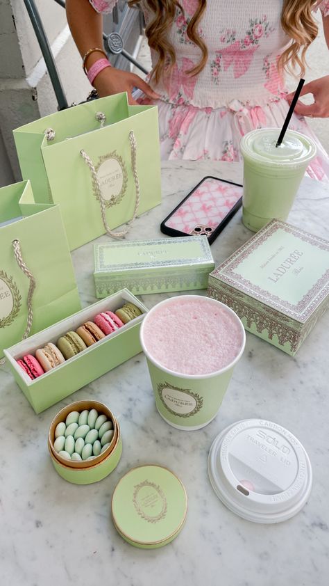 Laduree Macarons Aesthetic, Bakery Decor Ideas Design, Laduree Paris Aesthetic, Lauderee Aesthetic, Pastel Bakery Aesthetic, Laduree Interior, Laduree Packaging, Laduree Cake, Laduree Aesthetic