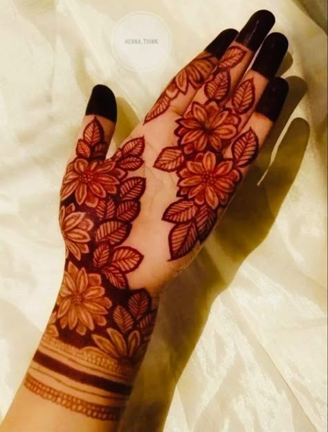 Very easy to make Mehndi Designs Rose Flower, Mehndi Designs Rose, Crochet Rose Tutorial, Soccer Instagram, Easy Crochet Rose, Mehndi Design New, New Mehandi, Yoga Strong, Easy Rose