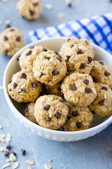 Energy Bites Recipe Healthy, Protein Bites Recipe, Protein Energy Bites, Energy Bites Healthy, Fitness Meals, Energy Bites Recipes, Healthy Protein Snacks, Overnight Oat, Healthy Fitness Meals