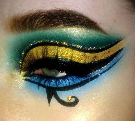 Egyptian eyeshadow egyptian eyeliner egyptian makeup Halloween ancient Egyptian costume Halloween Egyptian Makeup Aesthetic, Egyptian Cat Makeup, Egyptian Eyeshadow, Egyptian Makeup Goddesses, Egyptian Goddess Makeup, Ancient Egypt Makeup, Ancient Egyptian Makeup, Egyptian Eyeliner, Egypt Makeup