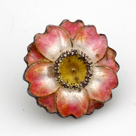 Japanese Flower, Japanese Flowers, Art Nouveau Jewelry, Antique Buttons, Button Art, Button Jewelry, Button Crafts, Vintage Button, Look Vintage