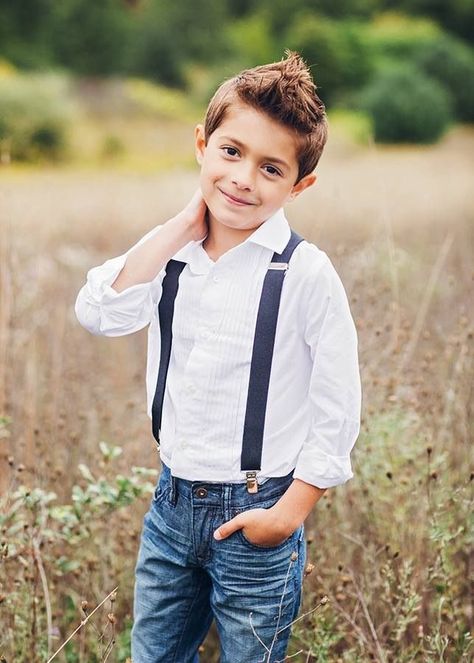 Senior Boy Poses, Suspenders For Boys, Children Photography Poses, Children Portraits, Child Boy, Baby Boy Photography, Foto Baby, Boy Pictures, Boy Photography Poses