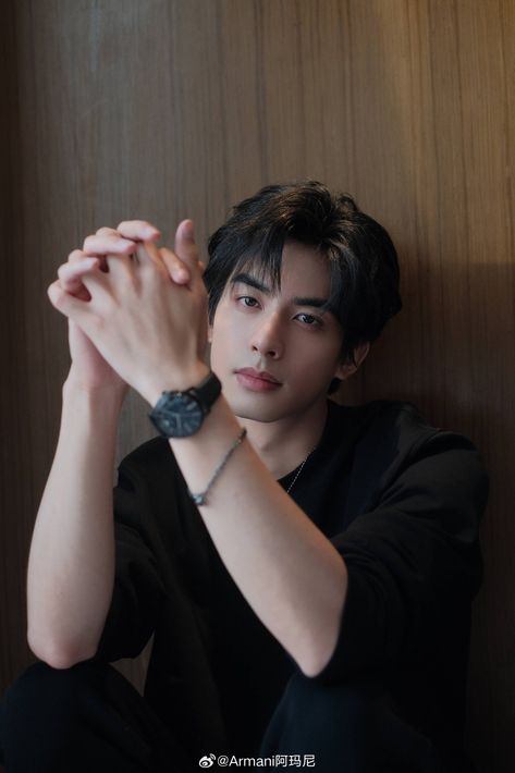 S.coups Boyfriend, Song Weilong, Yandere Girl, Song Wei Long, Bff Photoshoot Poses, Handsome Asian Men, Hot Asian Men, Dark Anime Guys, Ideal Man