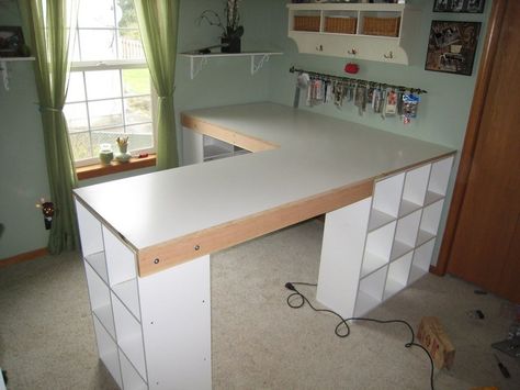 DIY Custom Craft Desk - Take measurements once everything is framed. www.theownerbuildernetwork.co Diy Craft Room Desk, Diy Crafts Desk, Craft Room Desk, Craft Room Tables, Dream Craft Room, Craft Room Design, Table Office, Quilting Room, Dekorasi Kamar Tidur