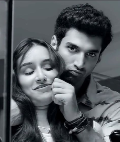 Ok Jaanu Aesthetic, Ashique 2 Pics, 2 States Movie, Tall Boyfriend Short Girlfriend, Ok Jaanu, Roy Kapoor, Vintage Bollywood Aesthetic, Bollywood Aesthetic, Bollywood Quotes