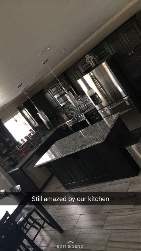 Black Kitchen Gray Floor, Kitchen Decorating Ideas Black, Future Apartment Decor Kitchen, Feminine House Decor, First Apartment Ideas Decorating, Small Kitchen Ideas Apartment Decor Inspiration, First House Aesthetic, Outside House Decor, Apartment Fever