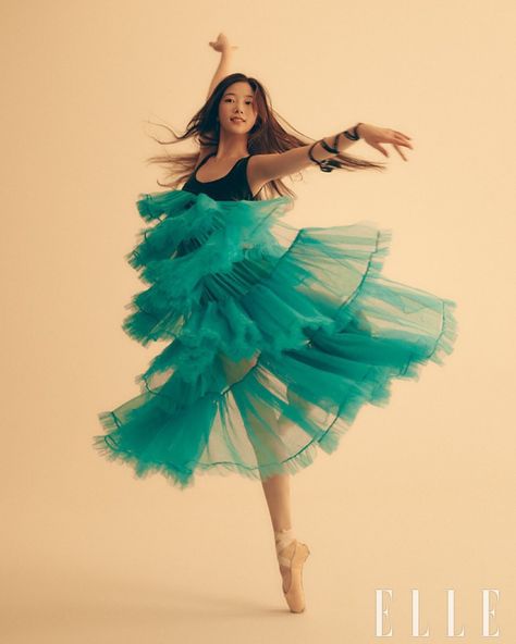 lesserafim pics on Twitter: "KAZUHA for ELLE Korea https://t.co/iO1D8gzwY6" / Twitter Elle Korea, Elle Magazine, Blue Flames, Kochi, 인물 사진, Ballet Dancers, Osaka, Korean Girl, South Korean Girls