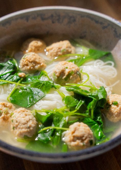 Asian Style Chicken, Asian Bakery, Chicken Meatball Soup, Watercress Soup, Stews Recipes, Soup With Chicken, Meatballs And Rice, Simple Soup, Cantonese Food