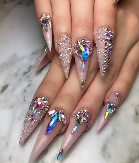 Bling bling Nude Bling Nails, Lady Nails, Acrylic Nails Natural, Bling Nail Art, Nail Enhancements, Crystal Decorations, Glitter Rosa, Stiletto Nail Art, Unicorn Nails