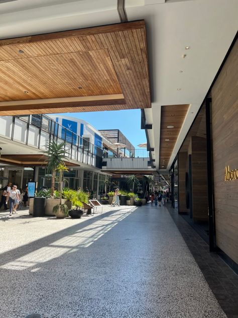 #mall #la #losangeles #beverlyhills #centurycity #aesthetic Outdoor Mall Aesthetic, Los Angeles Mall, Century City Mall, Century City, Centre Commercial, Summer Bucket Lists, Summer Bucket, Future Life, Travel Bucket List