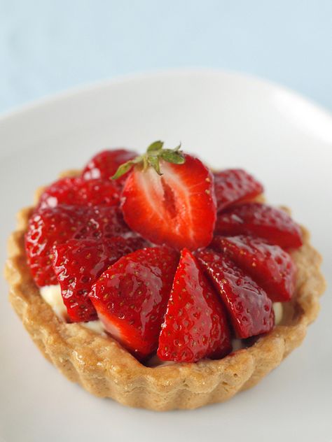 Treats: Strawberry Tarts Chocolate Tartlets, Strawberry Tarts, Recipe Strawberry, Strawberry Tart, Coconut Rum, Sweet Delights, Lime Zest, Fresh Strawberries, Beautiful Kitchen