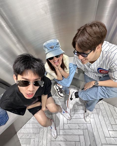 Wjmild ig Boy Squad, Sisters Photoshoot Poses, Best Friend Challenges, Sisters Photoshoot, Friend Challenges, Girl Friendship, Best Friend Outfits, Best Poses For Men, Korean Aesthetic