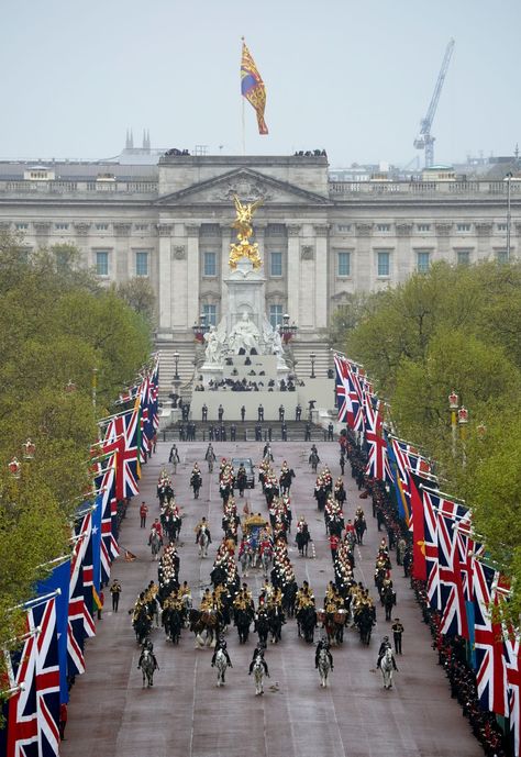 St Edward's Crown, Royal History, Queen Consort, Lady Louise Windsor, Queen Camilla, Royal King, Queen Love, King Charles Iii, Princess Beatrice