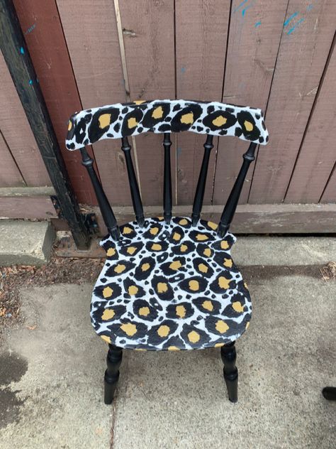 Hand Painted Leopard Print Black Gold & White. Leopard Print Chair, Painted Leopard Print, Hand Painted Chairs, Leopard Painting, Painted Coffee Tables, Painted Chair, Upcycle Furniture, Printed Chair, Deco Furniture