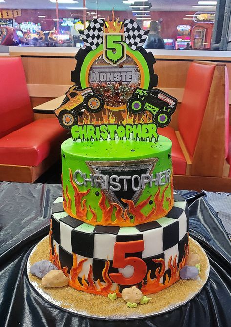 Grave Digger Monster Truck Birthday Cake, Monster Jam Birthday Cake, Monster Jam Cake, Monster Truck Birthday Cake, Monster Jam Birthday Party, Monster Truck Jam, Monster Jam Birthday, Monster Jam Party, Jam Cake