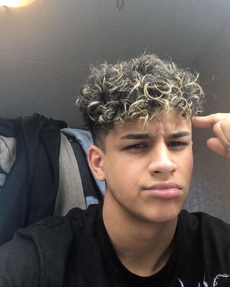 Curly Hair Guys, Mens Short Curly Hairstyles, Hair Guys, Mens Hairstyles Curly, Men's Curly Hairstyles, Loose Curly Hair, Tan Skin Blonde Hair, Blonde Hair Boy, Dyed Curly Hair