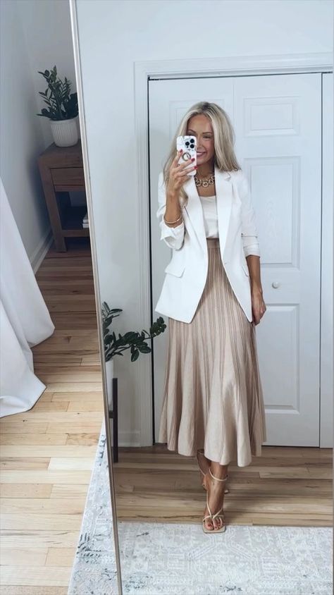 Womens Spring Work Outfits, Classy Outfits With Skirts, Feminine Clothing Classy, Modest Business Casual Outfits For Women, Modest Work Clothes, Womens Modest Fashion, Womens Office Dresses, Office Outfits Dress, Dress Outfits For Work