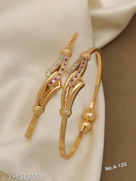 Bangle Designs Gold, Stylish Bangles, Modern Bangle, Jewel Design, Gold Bracelet Simple, Gold Bangles For Women, Gold Bangle Set, Modern Gold Jewelry, Gold Bridal Jewellery Sets