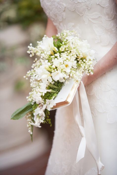 Bible Bouquet, Lily Of The Valley Wedding Bouquet, Enchanted Garden Theme, Modern Bridal Bouquets, Unique Bridal Bouquets, Elegant Black Tie, Wedding Bible, Winter Wedding Flowers, Peacock Wedding