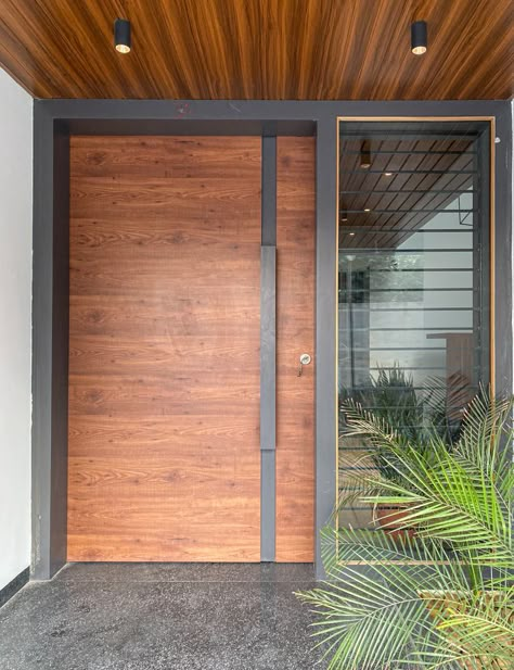 Matching Garage And Front Door, Door Entrance Ideas, Wood Slat Door, House Main Door, House Front Door Design, Modern Entrance Door, Modern Exterior Doors, House Main Door Design, Contemporary Front Doors