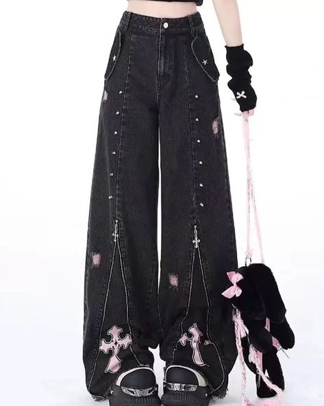 Obsessed with these Baggy Jeans ! 🤩 Comment your fave 1-6 Trousers Aesthetic, Trashy 2000s, 2000s Jeans, Cowboy Pants, 2000s Clothes, Black Punks, Aesthetic Y2k, Girls High, Loose Pants