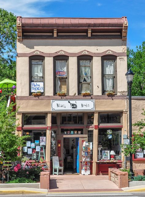 Book Cafe Exterior, Book Shop Exterior, Cat Cafe Drawing, Cat Cafe Exterior, Book Store Exterior, Library Exterior Design, Cute Cafe Exterior, Reference Building, Japanese Store Fronts