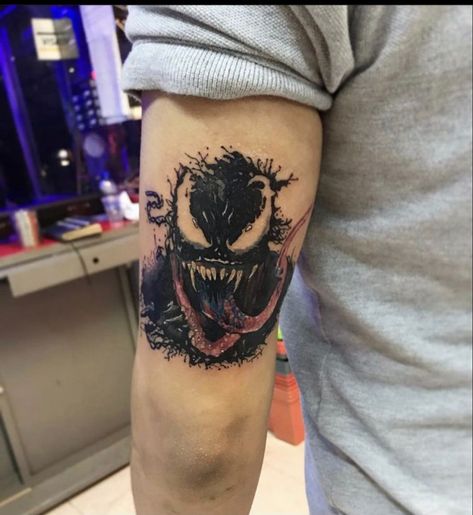 Tatuajes Old School, Marvel Canvas Art, Marvel Tattoo Ideas, Venom Tattoo, Realistic Tattoo Ideas, Marvel Canvas, No Regrets Tattoo, Hyper Realistic Tattoo, Venom Carnage