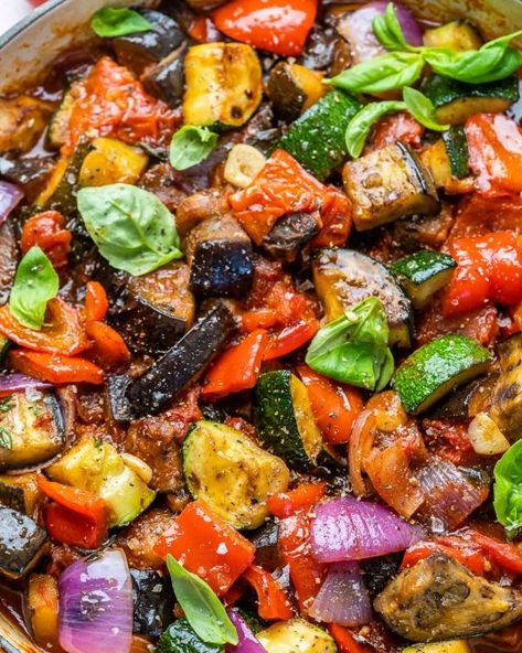 Ratatouille Recipe Easy, Easy Ratatouille Recipe, How To Make Ratatouille, Easy Ratatouille, French Side Dishes, Easy Ratatouille Recipes, Ratatouille Recipe, Veggie Fries, Healthy Italian