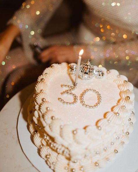 30th Cake, Grace Core, Torte Creative, 30th Birthday Themes, 30th Bday Party, 30th Birthday Bash, 30th Birthday Ideas, 30 Birthday Cake, 20 Birthday