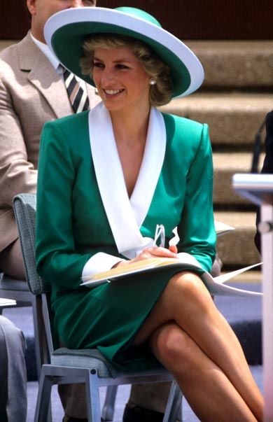 This was one of my favorite of her outfits back in the day. Anna Harvey, Camila Parker, Princess Diana Fashion, Catherine Walker, Princess Diana Photos, Diana Queen, Princes Diana, Diana Fashion, Lady D