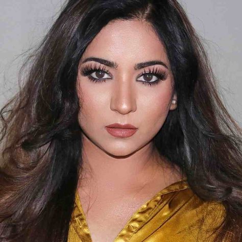 Smitha Deepak Wiki, Biography, Age, Husband, Facts and More Smitha Deepak, Tips For Skin Care, Tips For Skin, For Skin Care, United State, Care Hair, Indian Bridal, Makeup Tutorial, San Francisco