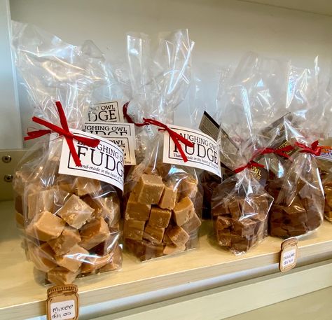 Good old fudge, the classic that never goes out of style! Fudge Packaging Ideas Gift Boxes, Fudge Christmas Gift Packaging, Fudge Aesthetic, Fudge Packaging Ideas, Fudge Packaging, Fudge Shop, Christmas Fudge, Homemade Food Gifts, Fancy Packaging