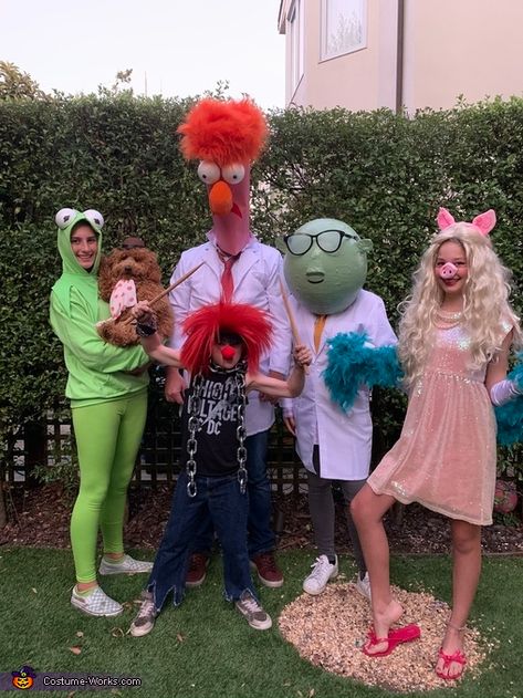 Fozzy Bear Costume Diy, The Muppets Halloween Costumes, The Muppets Costumes, Muppet Costumes Halloween, Muppets Animal Costume, Beaker And Bunsen Costume, Muppets Family Costume, Kermit Halloween Costume, Muppet Halloween Costumes