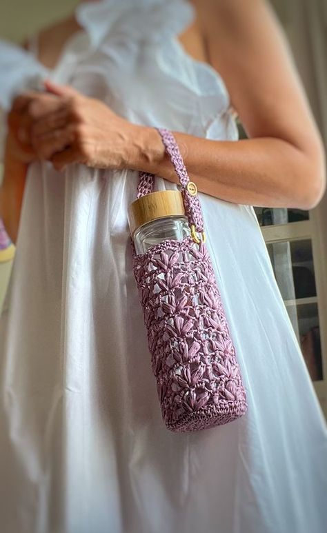 Crochet Water Bottle Holder Pattern, Water Bottle Holder Pattern, Crochet Bottle Holder, Crochet Water Bottle, Crochet Water Bottle Holder, Crochet Boho Bag, Crochet Cozy, Crochet Earrings Pattern, Fashion Crochet