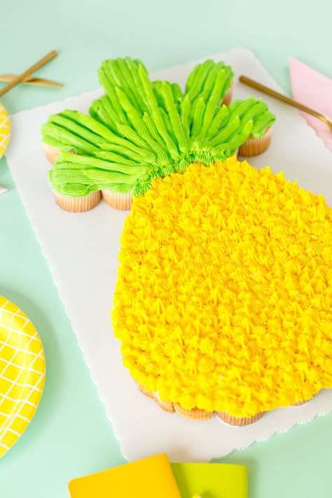 Twotti Fruity, Pineapple Cupcakes, Birthday Cupcakes Decoration, Savory Cakes, Pull Apart Cupcake Cake, Ideas Cupcakes, Pull Apart Cake, Cake Pulls, Pineapple Birthday