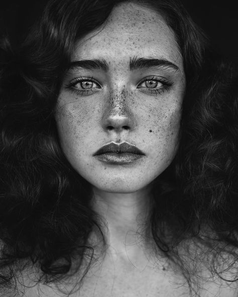 9 Photography Tips for Capturing Breathtaking Portraits​ | by Dallin Spencer | Jul, 2020 | Medium Freckle Photography, People With Red Hair, Women With Freckles, Beautiful Freckles, Drawing Eyes, Face Photography, Black And White Portraits, 영감을 주는 캐릭터, Drawing Tutorials