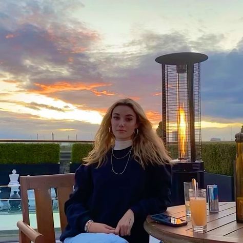 olivia o'brien on Instagram: “a beautiful sunset, a perfectly timed gust of wind, and a dwayne the rock johnson inspired outfit” Target Aesthetic, Olivia Obrien, Gust Of Wind, Dwayne The Rock Johnson, The Rock Johnson, Rock Johnson, The Rock Dwayne Johnson, Dwayne The Rock, Girl Crushes