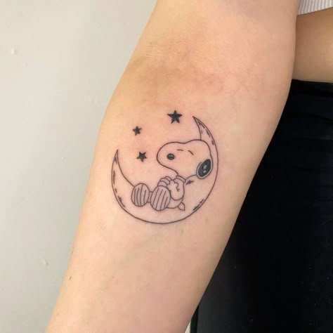 Sleepy Snoopy, The Moon Tattoo, Snoopy Tattoo, Cartoon Character Tattoos, Doodle Tattoo, Cute Tiny Tattoos, Cartoon Tattoos, Real Tattoo, Blast From The Past