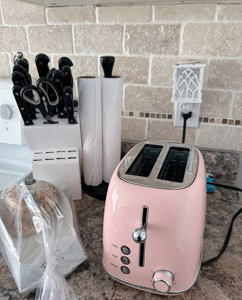 Vintage Pink Kitchen Appliances, Pink Home Appliances, Pink Airfryer, Toaster Aesthetic, Kitchen Aesthetic Pink, Household Aesthetic, Cute Toaster, Pink Appliances, Pink Toaster