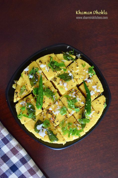 Besan Dhokla Recipe, Khaman Dhokla Recipe, Raita Recipe, Khaman Dhokla, Gujarati Snacks, Dhokla Recipe, Snacks Appetizers, Green Chutney, Gf Desserts