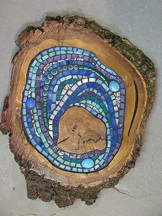 stepping stones - mosaic - wood & glass. Have the discs, just need to figure out how to make this work! Mosaic Stepping Stones, Mosaic Madness, Wood Mosaic, Mosaic Design, Blue Mosaic, Mosaic Garden, Mosaic Projects, Cool Ideas, Mosaic Designs