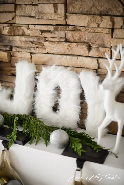 Diy Christmas Ideas, Diy Christmas Table, Christmas Mantel Decorations, Easy Christmas Decorations, Holiday Crafts For Kids, Festive Holiday Decor, White Christmas Decor, Easy Christmas Crafts, Holiday Crafts Christmas