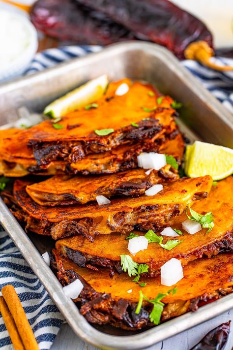 Easy Birria de Res Recipe (Birria Beef Tacos) Tender Beef Short Ribs, Crunchy Tacos, Beef Birria Recipe, Lime Chicken Tacos, Beef Short Rib Recipes, Birria Tacos, Short Ribs Recipe, Beef Tacos, Sliced Bread