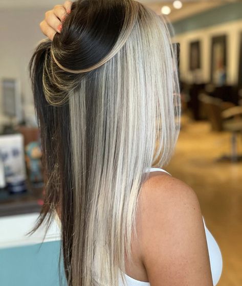 Ombre Underneath Hair, Blonde Hair In Front Brown In Back, Money Piece No Highlights, Blonde On Bottom Dark On Top, Baddie Haircolor Ideas, Black And Blonde Halo Hair, Bright Blonde Hair Dark Roots, Top Hair Black Bottom Blonde, Top Brown Bottom Blonde Hair