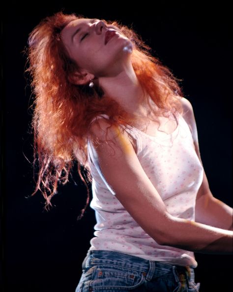 Tori Amos 1992 Nirvana Songs, Beatiful People, Sheryl Lee, Pj Harvey, Tori Amos, Women Of Rock, Music Pics, Pink Tour, Women In Music