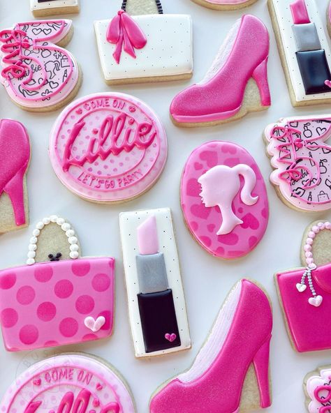 High Heel Cookies Decorated, Barbie Movie Cookies, Barbie Sugar Cookies Royal Icing, Barbie Royal Icing Cookie, Barbie Themed Cookies, Pink Cookies Decorated, Barbie Birthday Cookies, Barbie Cookies Decorated, Barbie Sugar Cookies